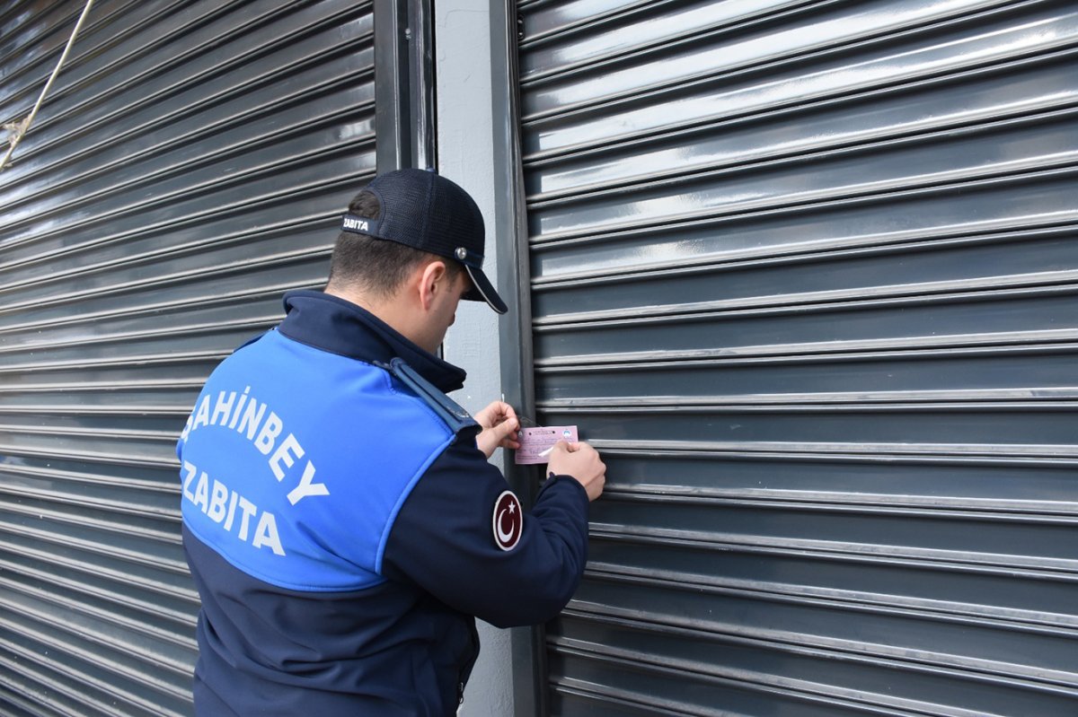 Gaziantep'te son kullanma tarihi geçmiş ürün satan iki markete kapatma cezası