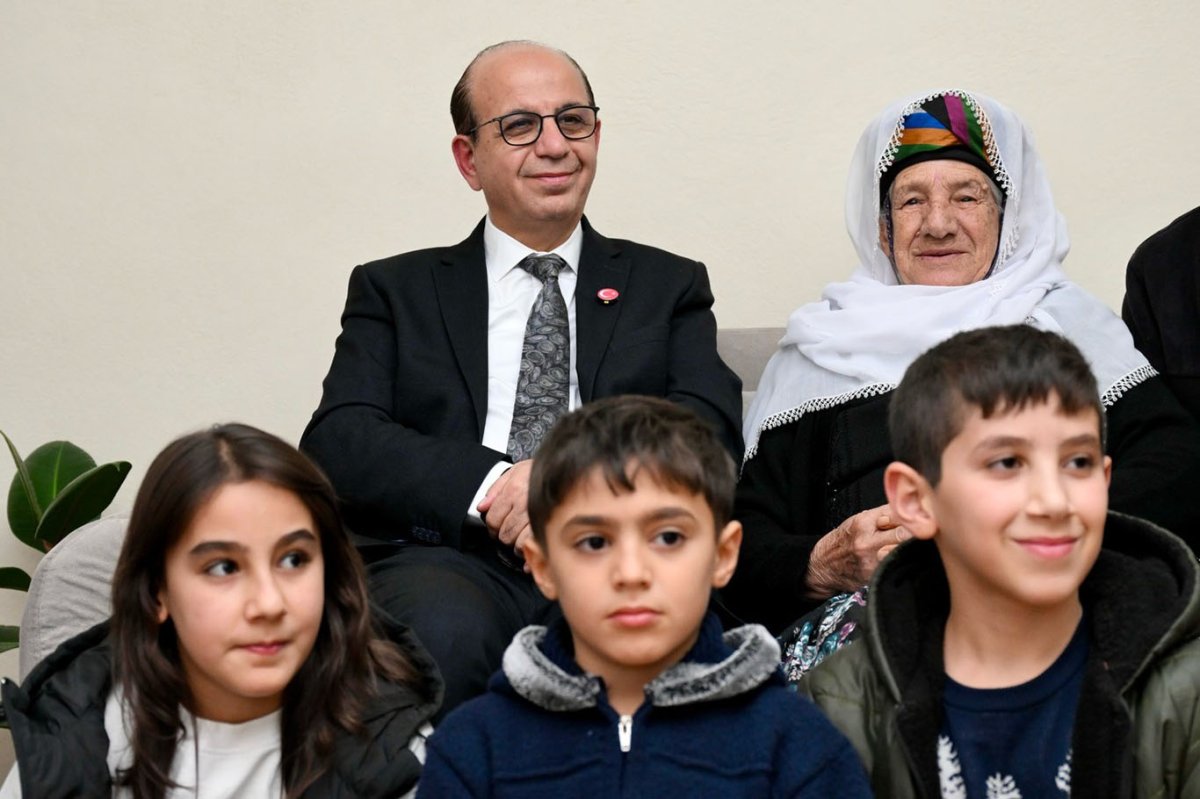 Dört kuşak bir arada yaşayan aileye ziyaret