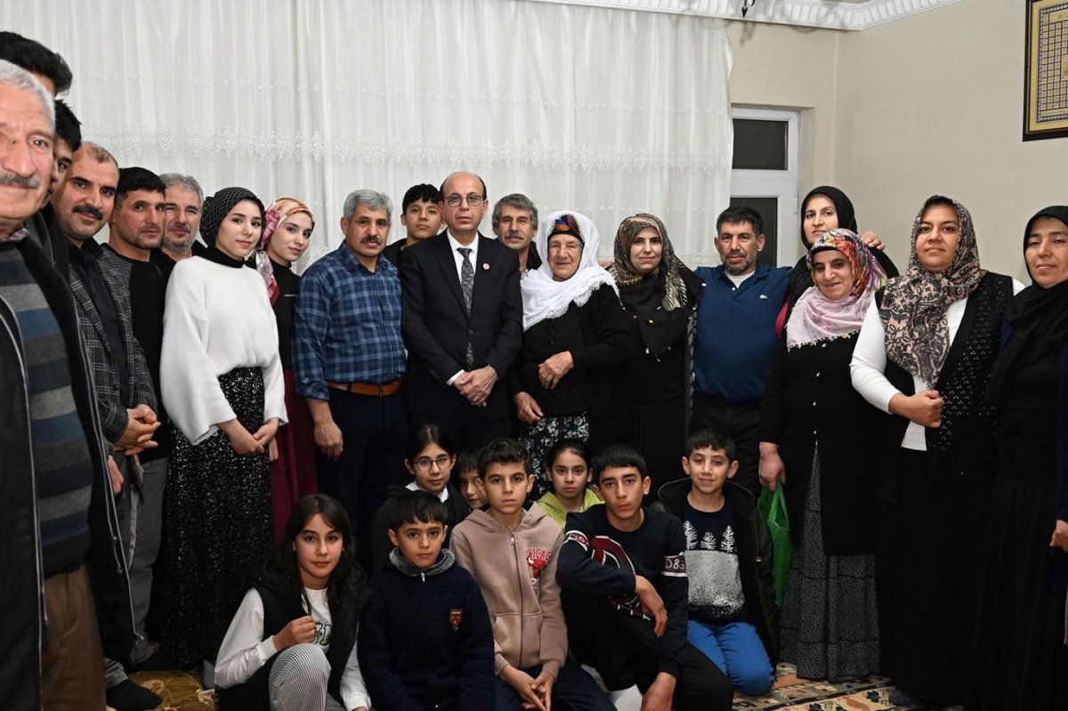 Dört kuşak bir arada yaşayan aileye ziyaret