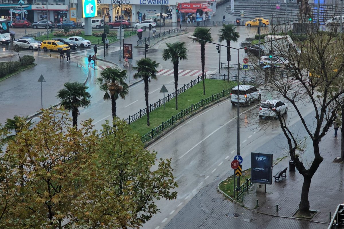 Bursa’da sağanak yağış etkili oluyor