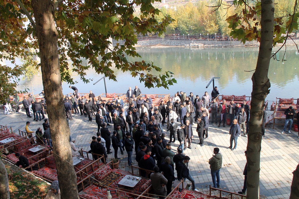 On Gözlü Köprü esnafından belediyeye tepki: Yerel yönetim bir grubun tekelini çeviren çarka dönüşmüştür