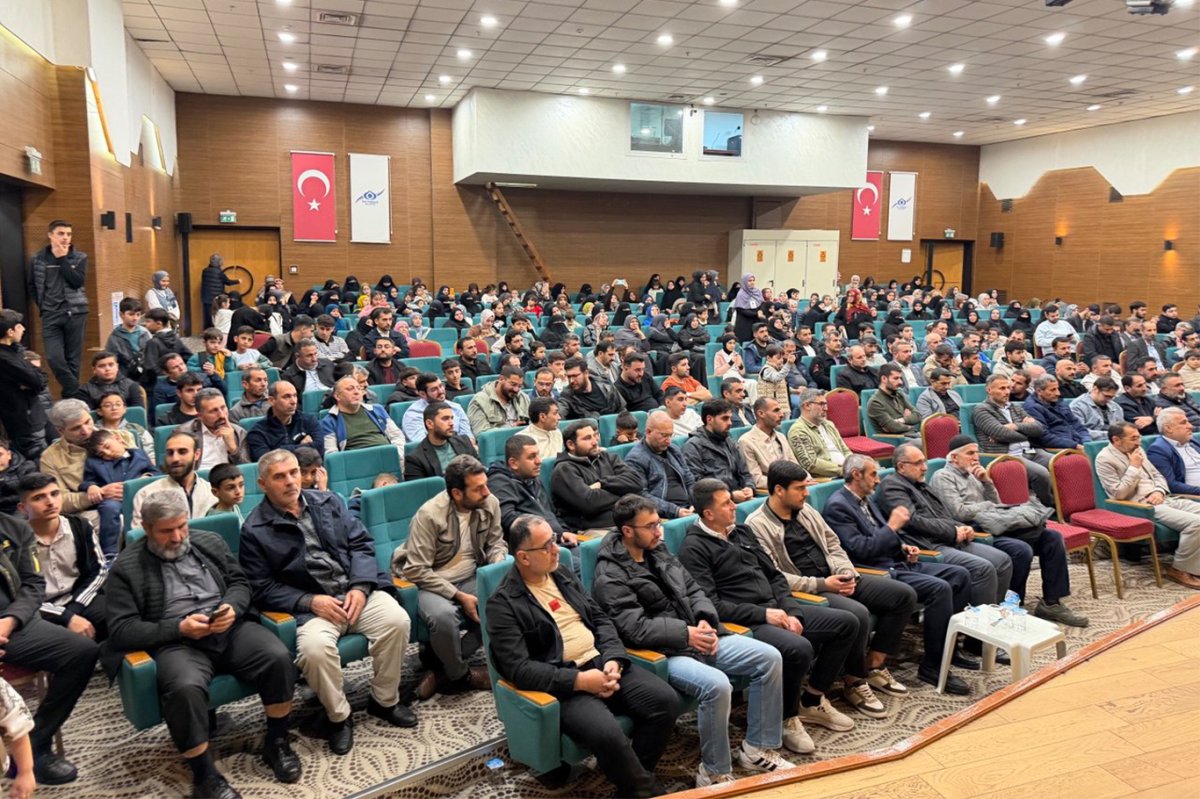 Sultangazi'de "Yolumuzu Aydınlatan Yıldızlar" programı