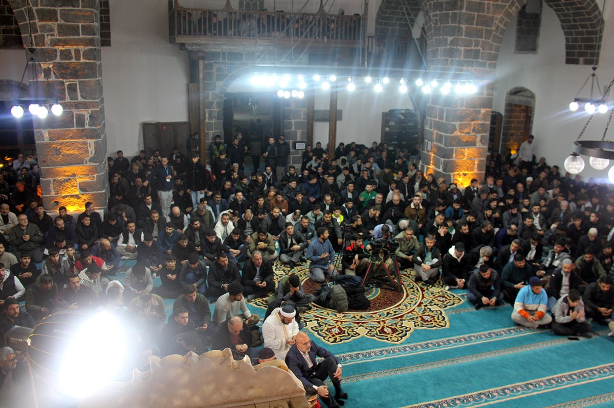 Diyarbakır'da "Yolumuzu Aydınlatan Yıldızlar" programı düzenlendi