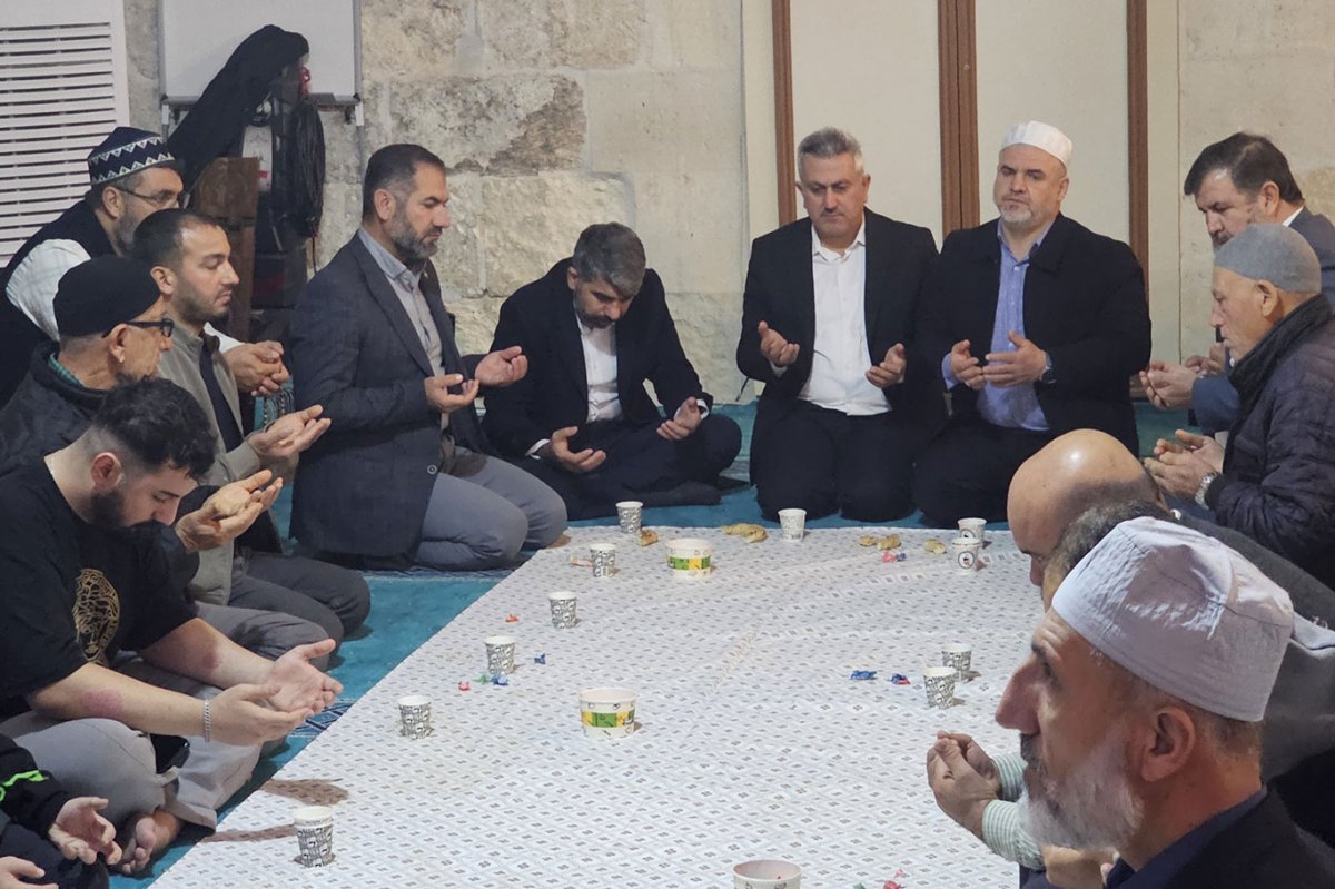 HÜDA PAR Mersin Milletvekili Dinç, Tarsus'ta sabah namazı buluşmasına katıldı