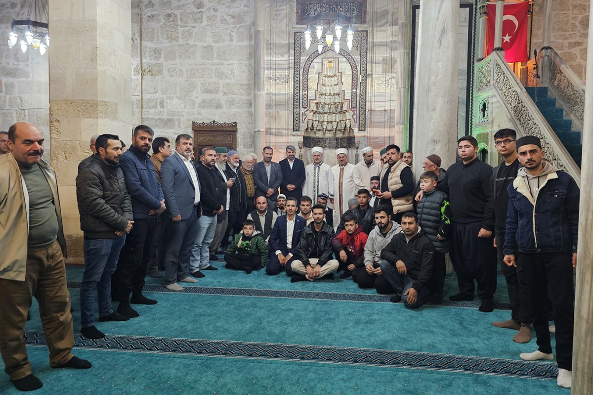 HÜDA PAR Mersin Milletvekili Dinç, Tarsus'ta sabah namazı buluşmasına katıldı