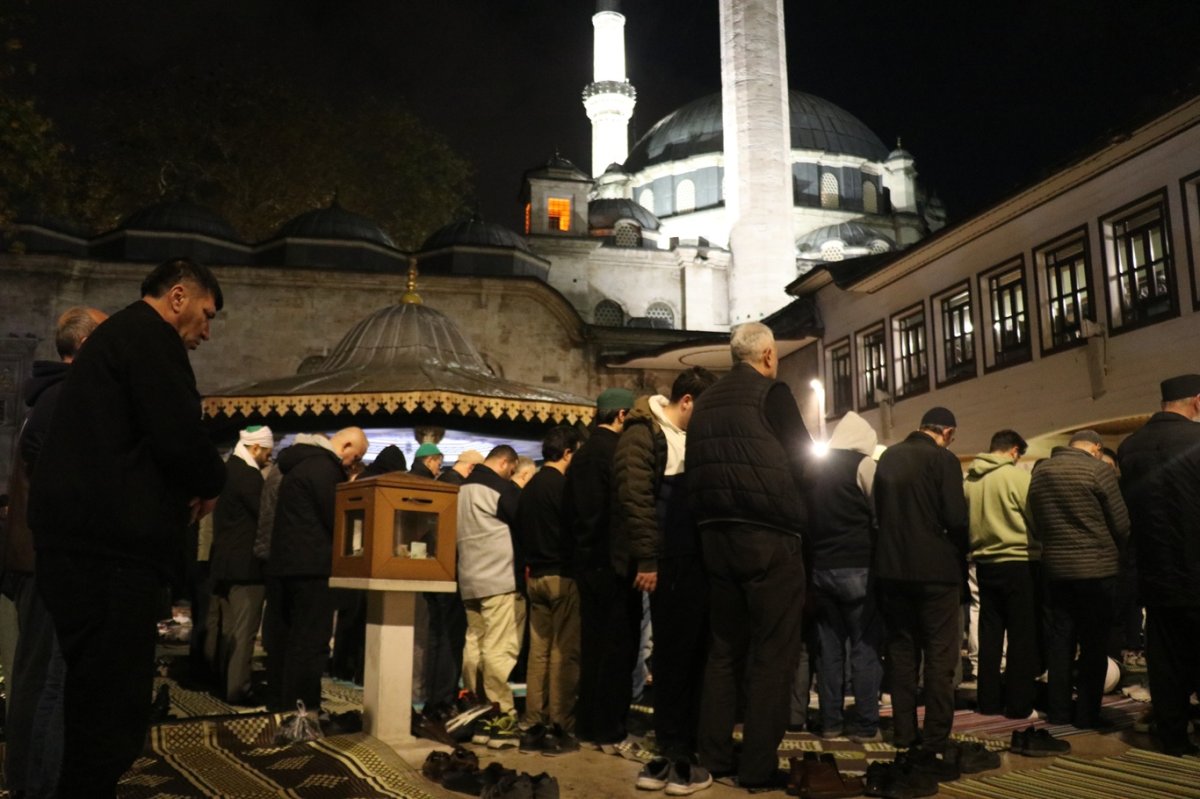 Öğrenci ve veliler Gazze için sabah namazında buluştu