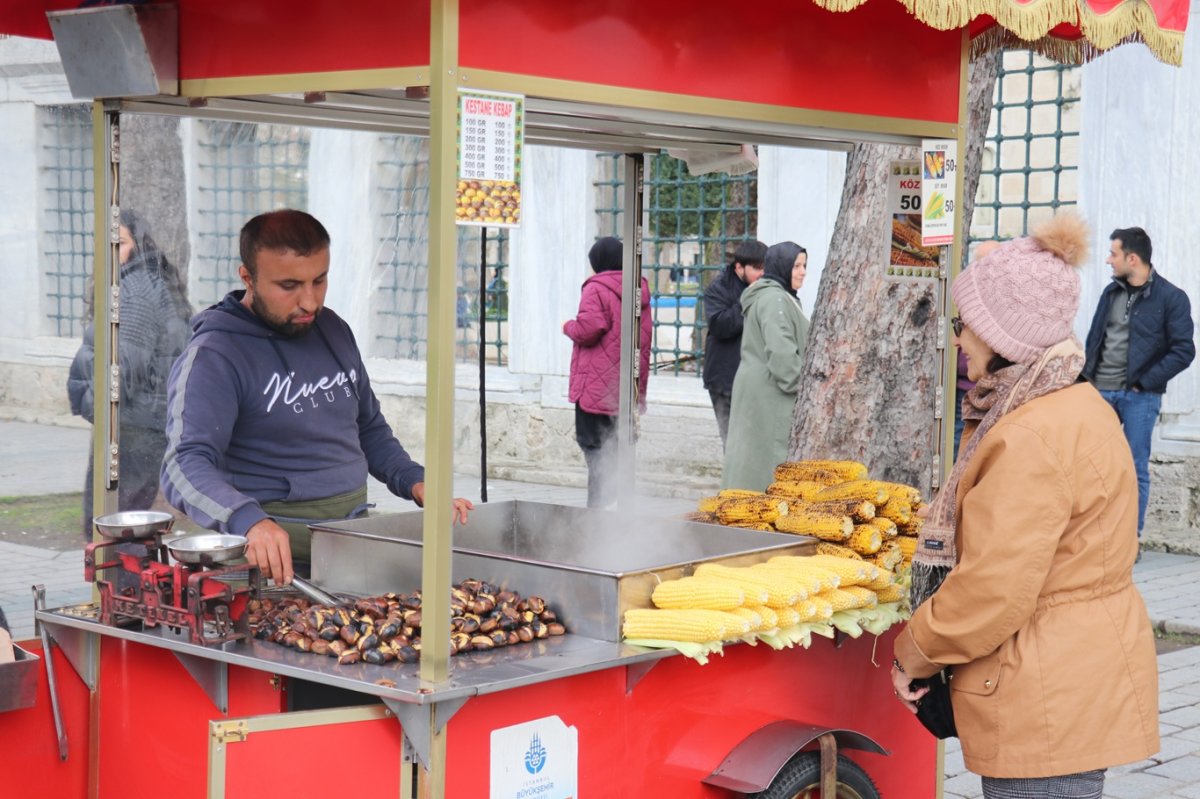 Tarihin gölgesinde sokak lezzetleri