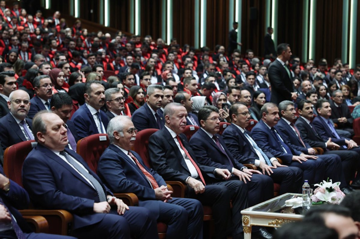 Cumhurbaşkanı Erdoğan: Hukukun önünde herkes eşittir, kimse layüsel değildir