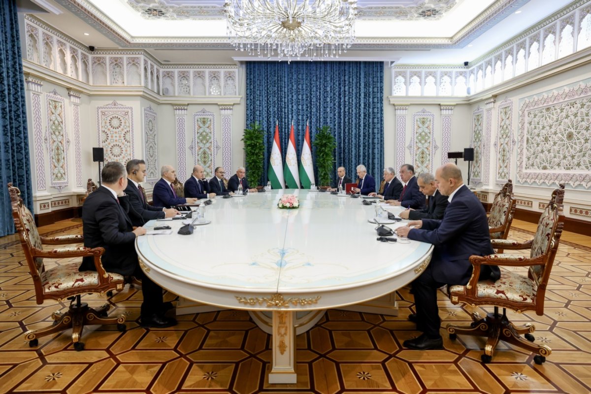 Tacikistan Cumhurbaşkanı Rahman, TBMM Başkanı Kurtulmuş'u kabul etti