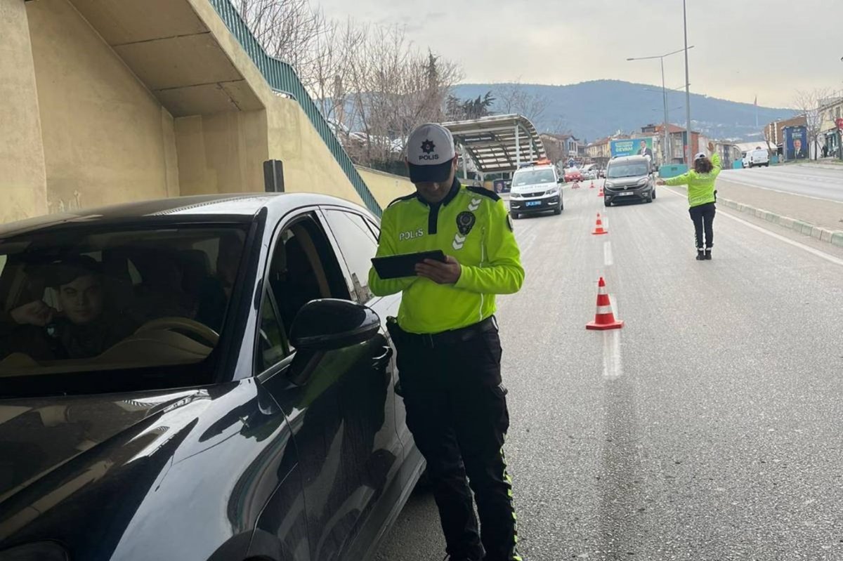 Bursa’da kış lastiği denetiminde 10 araca 9 bin TL ceza