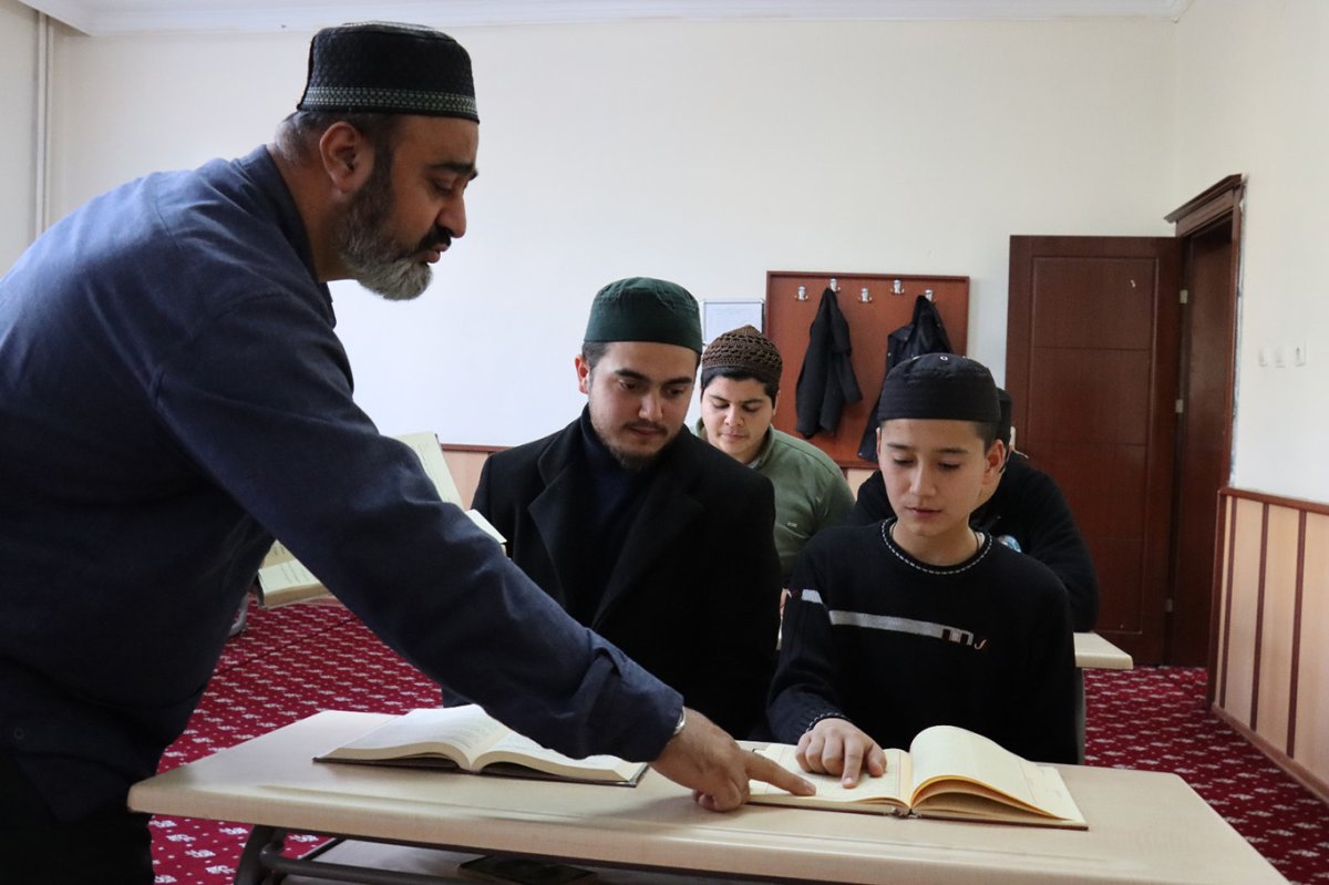 Dünyanın dört bir yanından gençler Şanlıurfa’da Kur’an eğitiminde buluştu