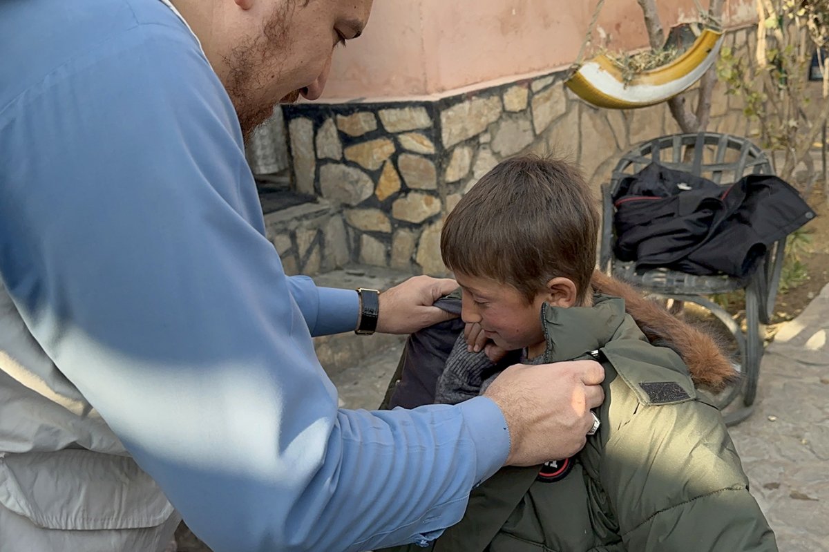 Yetimler Vakfı Afganistan'daki ihtiyaç sahibi çocuklara kışlık yardım ulaştırdı