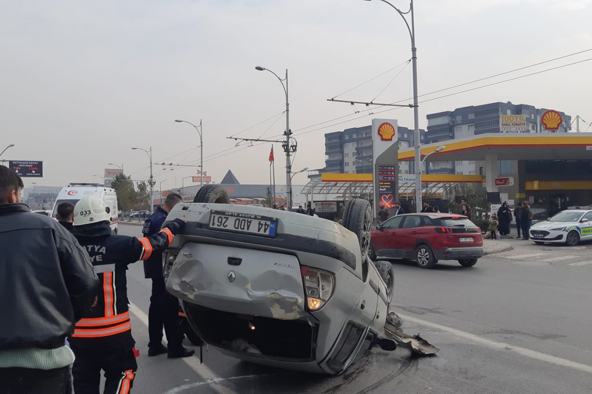 Malatya'da 2 araç çarpıştı: 3 yaralı