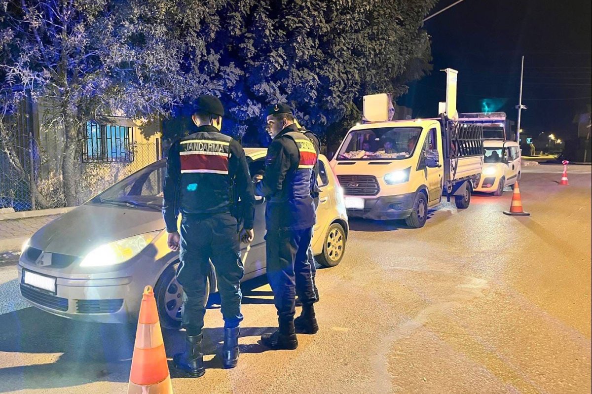 Mersin'de 13 noktada eş zamanlı asayiş uygulaması