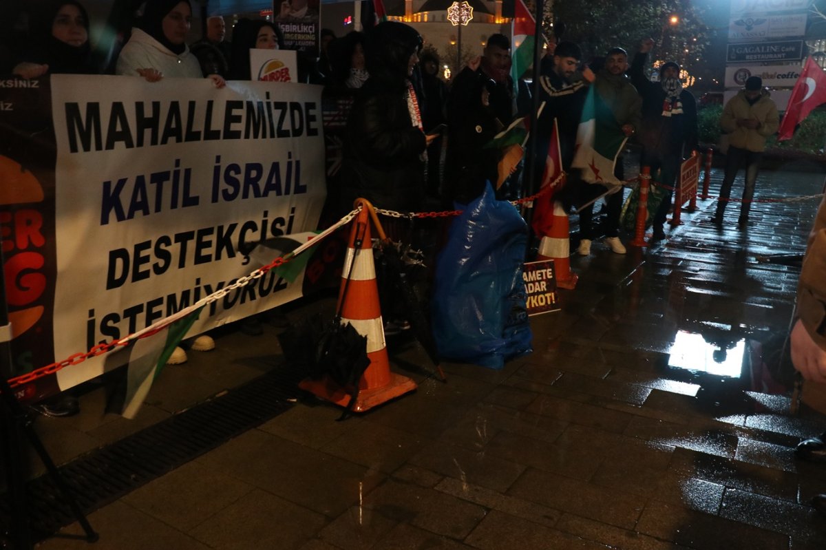 Başakşehir'de boykot nöbeti: İşgal destekçisi firmaların kapatılması talebi