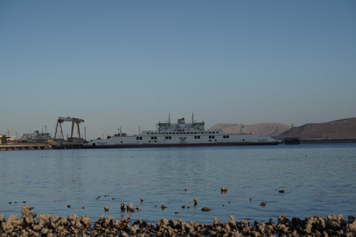 Van Gölü’nde sular çekildi, mikrobiyolitler ortaya çıktı
