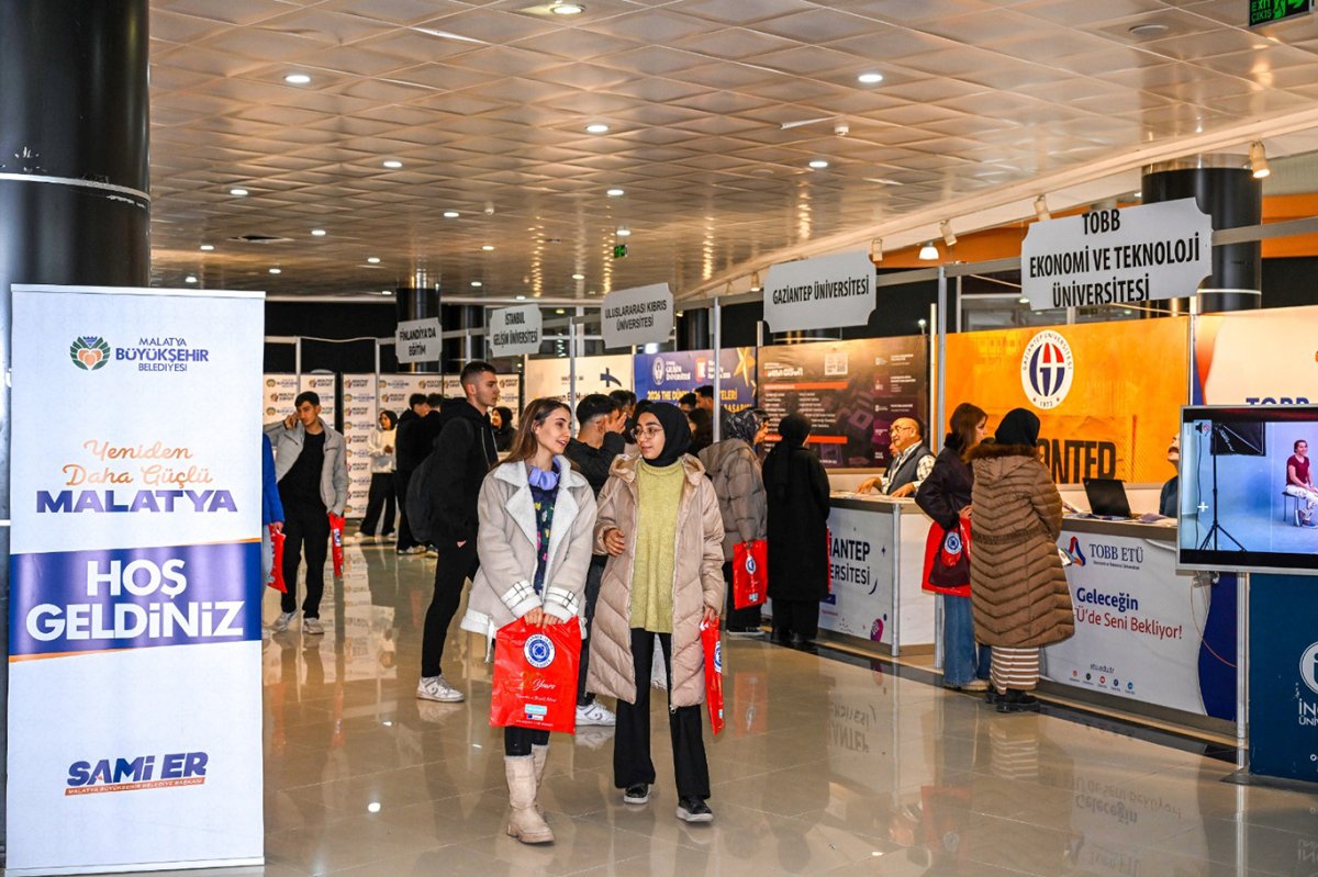Malatya Büyükşehir Belediyesi'nin düzenlediği 'Üniversite Bölüm Tanıtım Günleri'ne yoğun ilgi