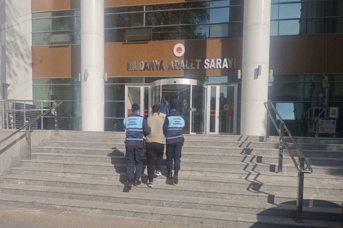 Eve giren hırsız 4 milyon TL değerinde altın çaldı