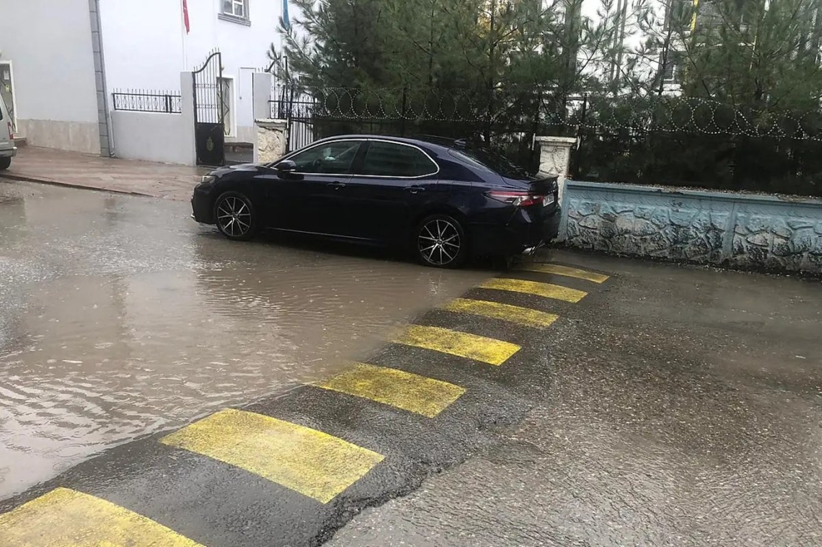 Siirt’te sağanak hayatı olumsuz etkiledi