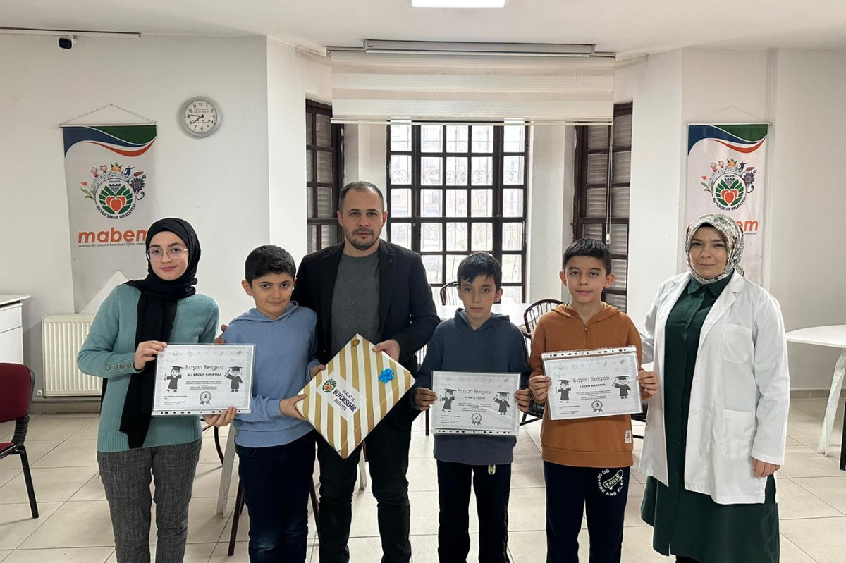 Büyükşehir eğitim merkezlerinde yapılan deneme sınavına bin 350 öğrenci katıldı