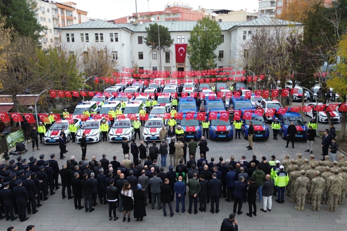 Siirt’te güvenlik güçlerine 68 yeni araç teslim edildi