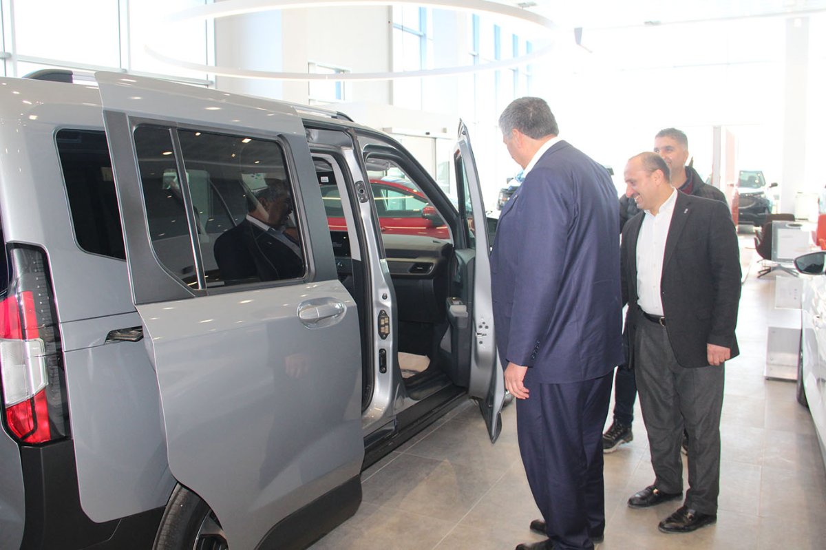 BESO Başkanı Çiftçi'den esnafa büyük destek: Uygun fiyatlı araç siparişleri teslim edildi