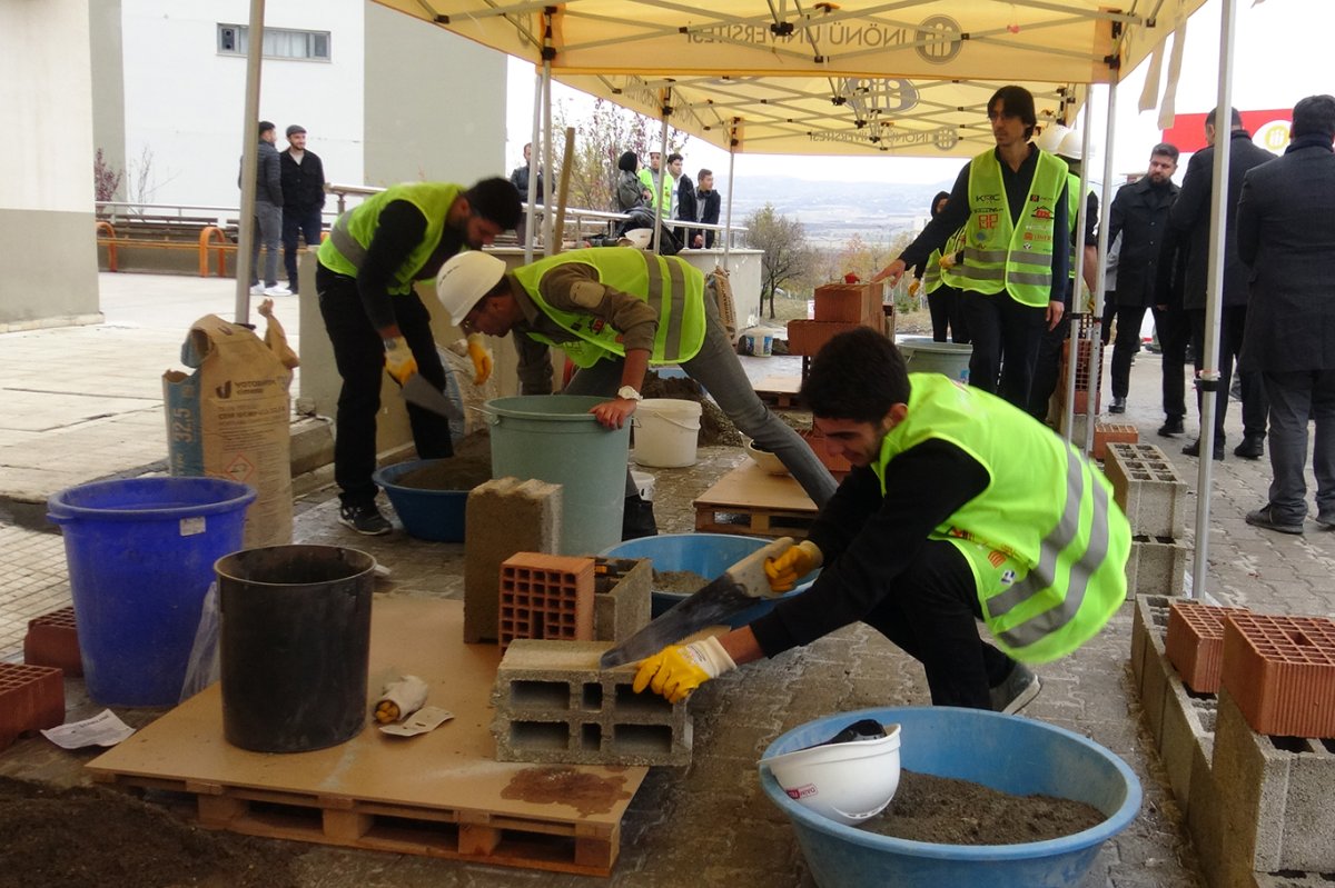 Geleceğin mühendislerinden kıyasıya duvar örme yarışması