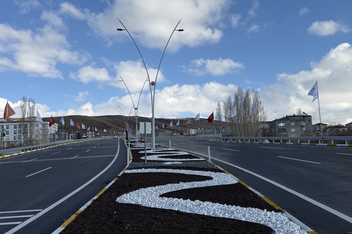 Van Çevre Yolu’nun iki etabı trafiğe açıldı!