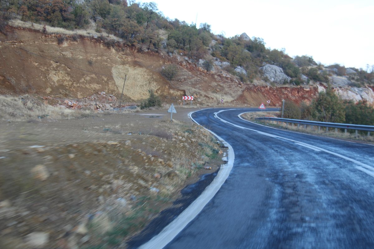 Çermik-Çüngüş yolu genişletme çalışması 2 yıldır tamamlanmayı bekliyor