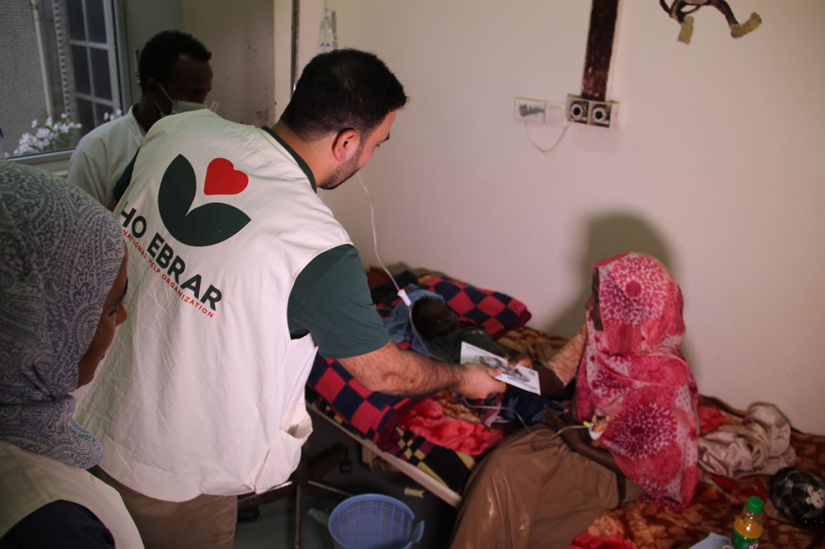 IHO EBRAR'dan Etiyopya'da katarakt ameliyatı ve kanser hastası çocuklara nakdi destek