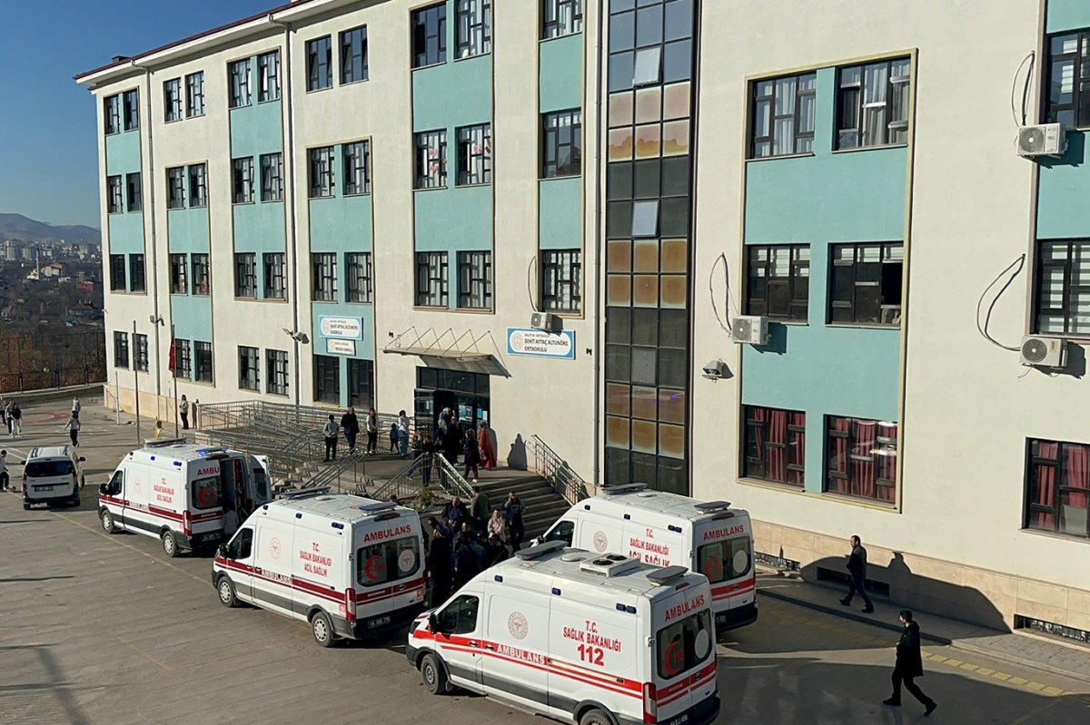 Malatya gıda zehirlenmesi şüphesi: 10 öğrenci hastaneye kaldırıldı