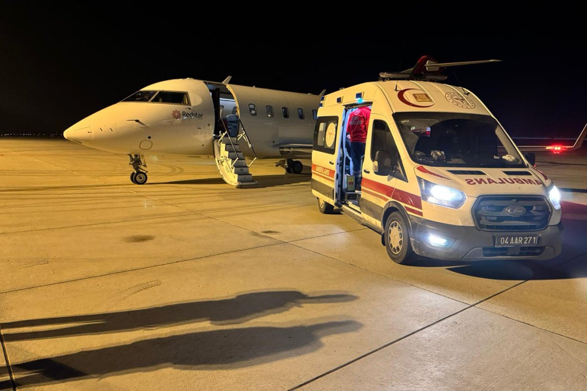 Ağrı’da zamanla yarış, 2 yaşındaki Aras bebek uçak ambulansla İstanbul'a sevk edildi