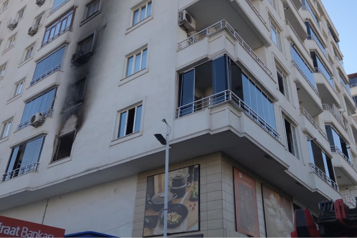 Batman'da 7 katlı binada yangın