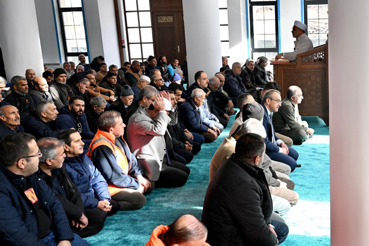 Deprem bölgesi Malatya'da bir camii daha ibadete açıldı