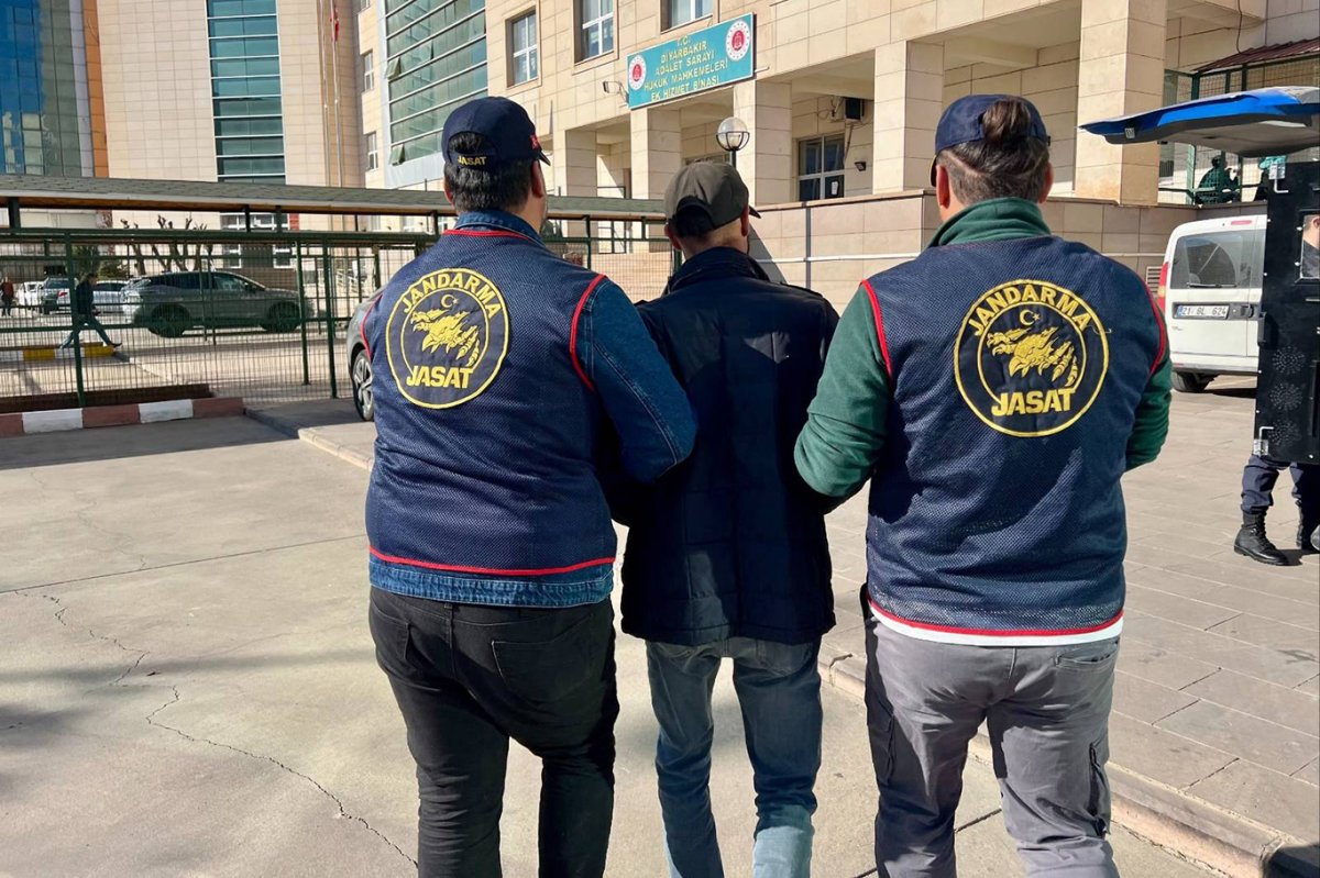 Diyarbakır'da farklı suçlardan aranan 6 firari yakalandı