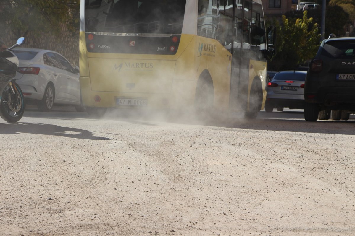 Mardin halkından bozuk yollar ve altyapı tepkisi: Kent bozuk yollardan köyü andırıyor