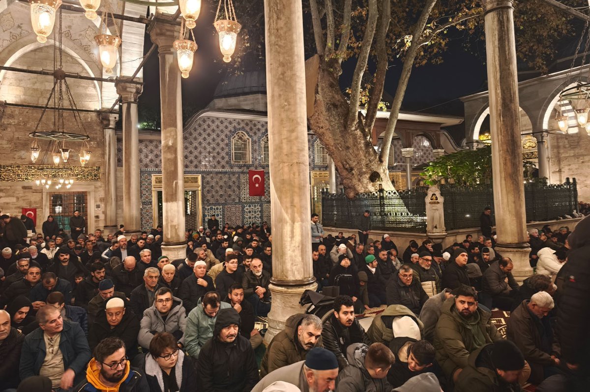 Üç aylar Eyüpsultan Camii'nde dualarla karşılandı