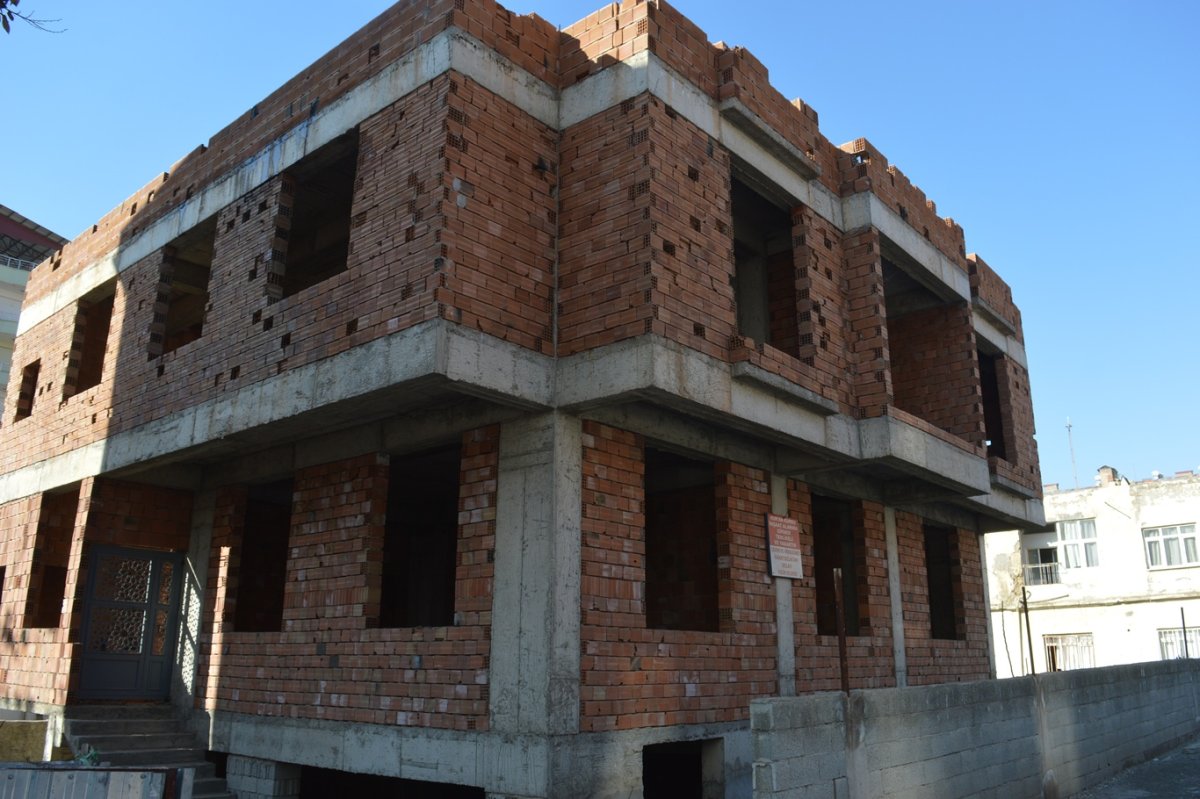 Çocuklar için başlatılan Kur’an kursu inşaatı, 3 yıldır madde bağımlılarının mekanı