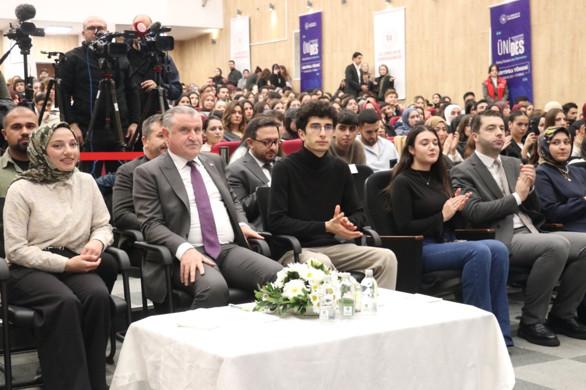 Gençlik ve Spor Bakanı Bak, ÜNİDES programında konuştu