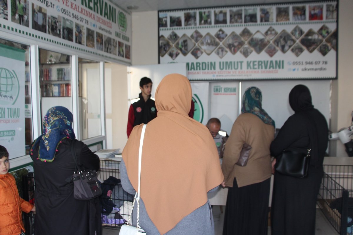 Mardin Umut Kervanı'ndan üç aylar münasebetiyle yüzlerce ihtiyaç sahibi aileye gıda yardımı