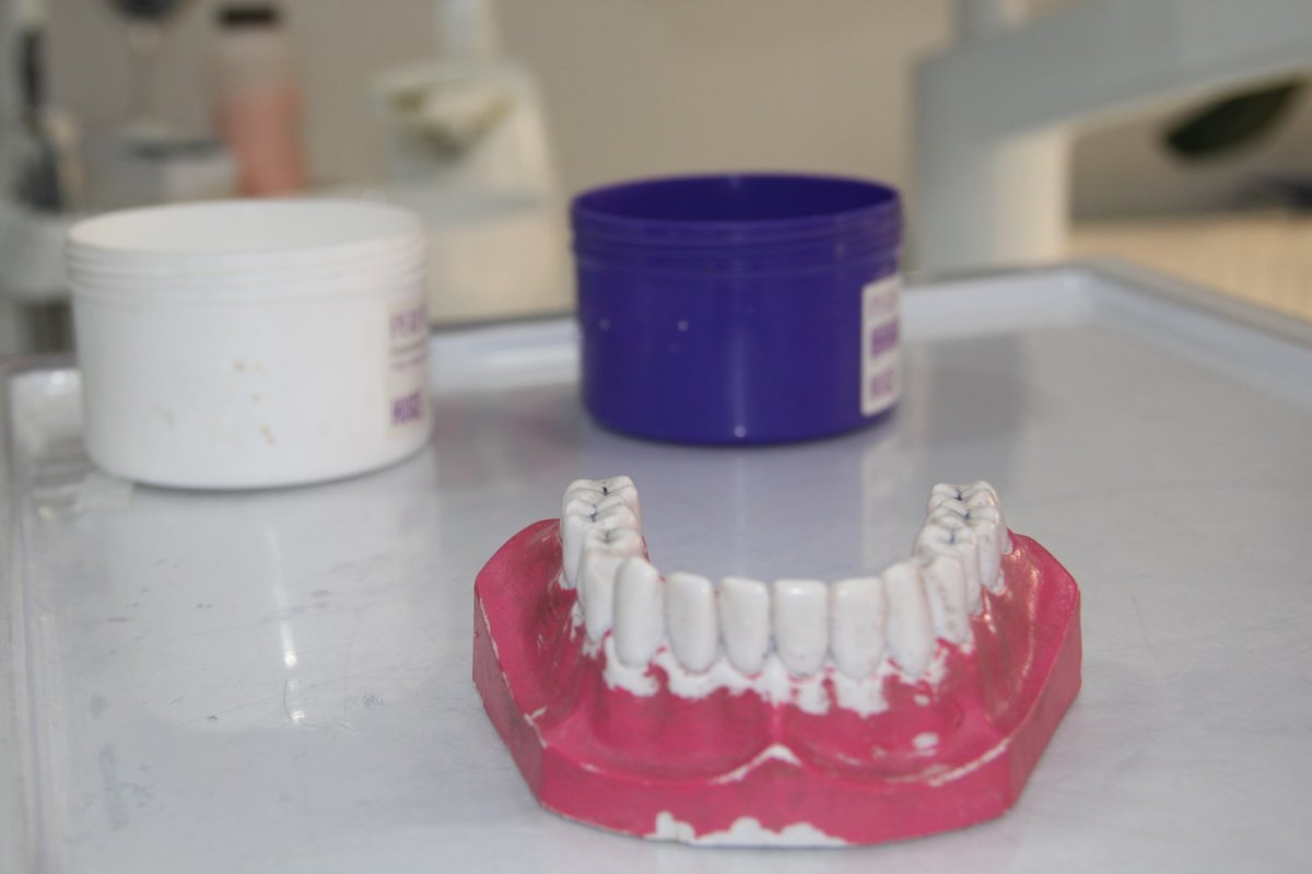 Diş Hekimi Deniz: Diş sağlığı için sağlıklı beslenme ve düzenli fırçalama şart