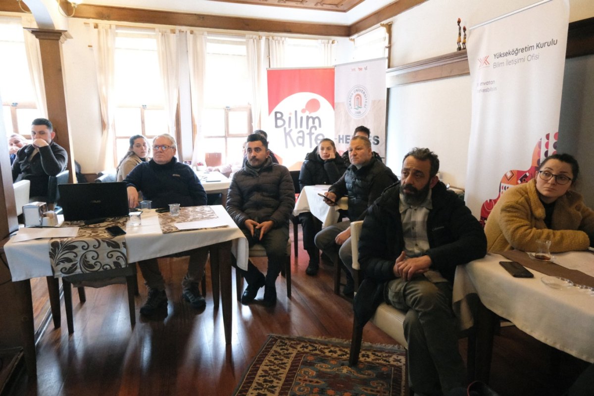 Üniversite hocaları Bilim Kafe’de anlattı: Gıda güvenliği mutfaktan önce başlıyor