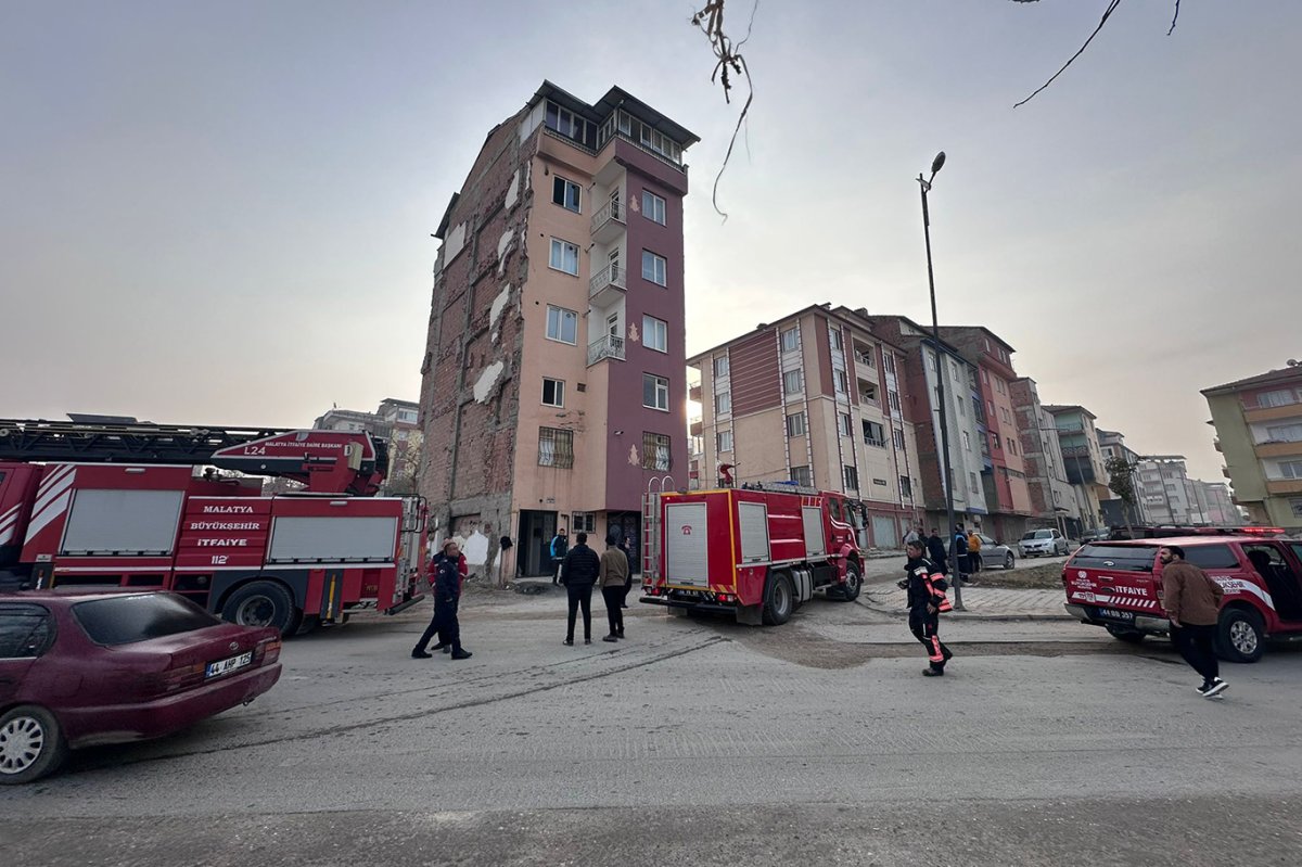 Ocakta unutulan yemek ev yangınına neden oldu