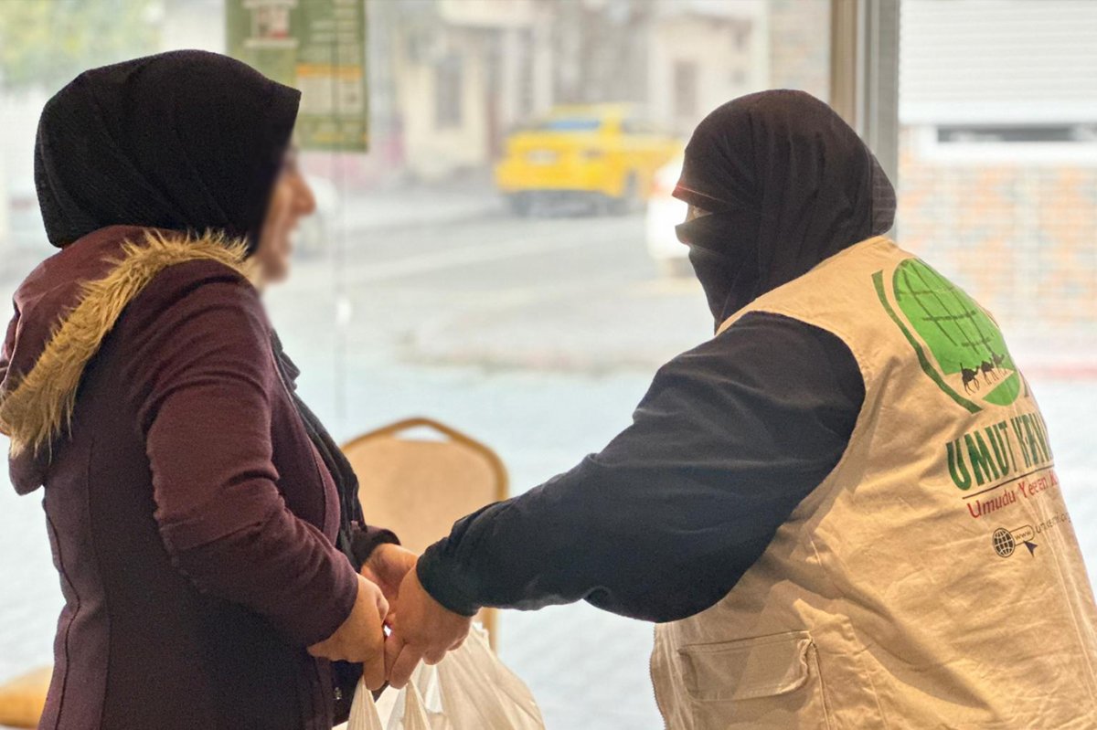 Üç Ayların bereketi Umut Kervanı'nın yardımıyla Adana’da paylaşıldı