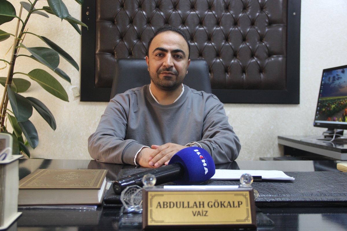 Vaiz Gökalp'tan namaz ile alay edilen görüntülere tepki : Bir beğeni uğruna iman kaybedilmemeli