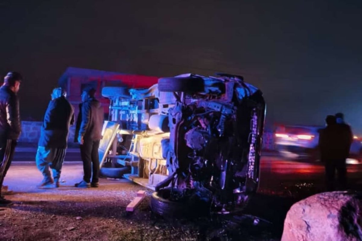 Diyarbakır'da işçi servisi devrildi: 16 yaralı