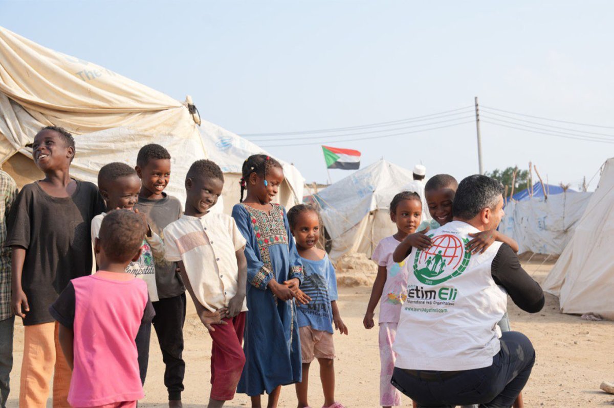 Avrupa Yetim Eli'nden Sudan'da binlerce kişiye sıcak yemek ikramı