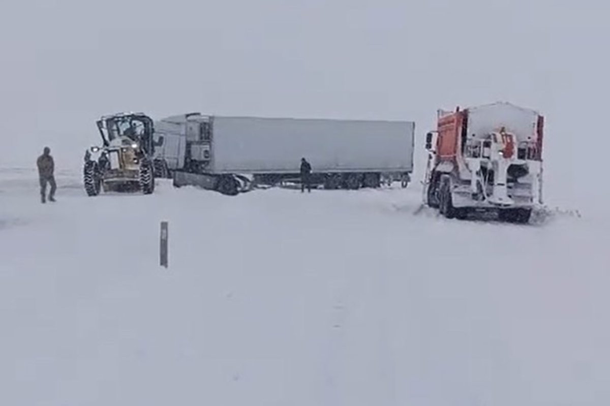 Tendürek Geçidinde ulaşım durma noktasına geldi