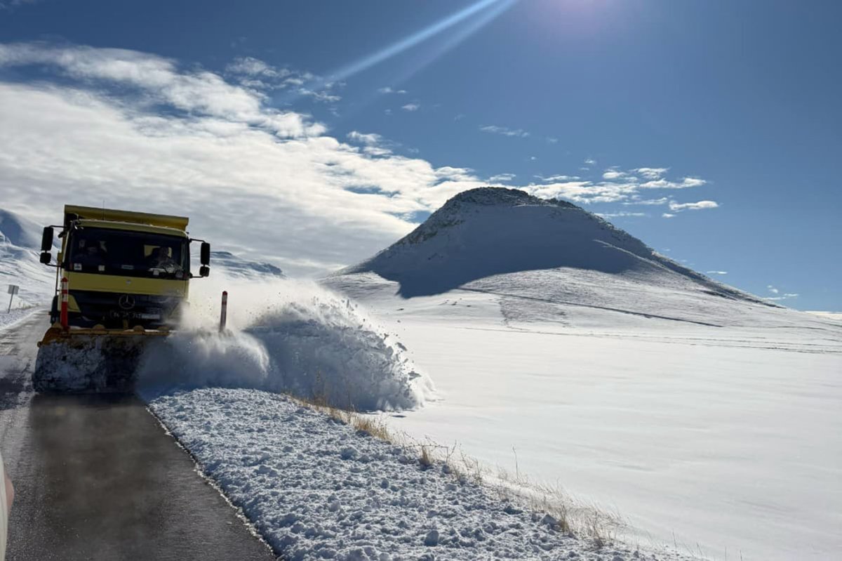 Doğuda 5 ilde 1874 yerleşim yeri kar nedeniyle ulaşıma kapandı
