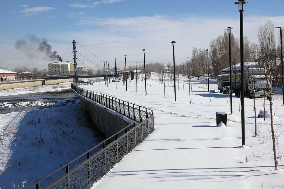 Doğuda 5 ilde 1874 yerleşim yeri kar nedeniyle ulaşıma kapandı